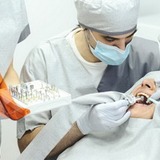 Удаление зубов и другие хирургические операции 